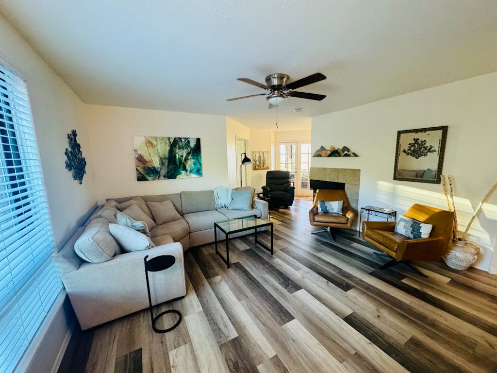 Sunlit condo with central AC, W/D, pools, hot tubs & fitness area