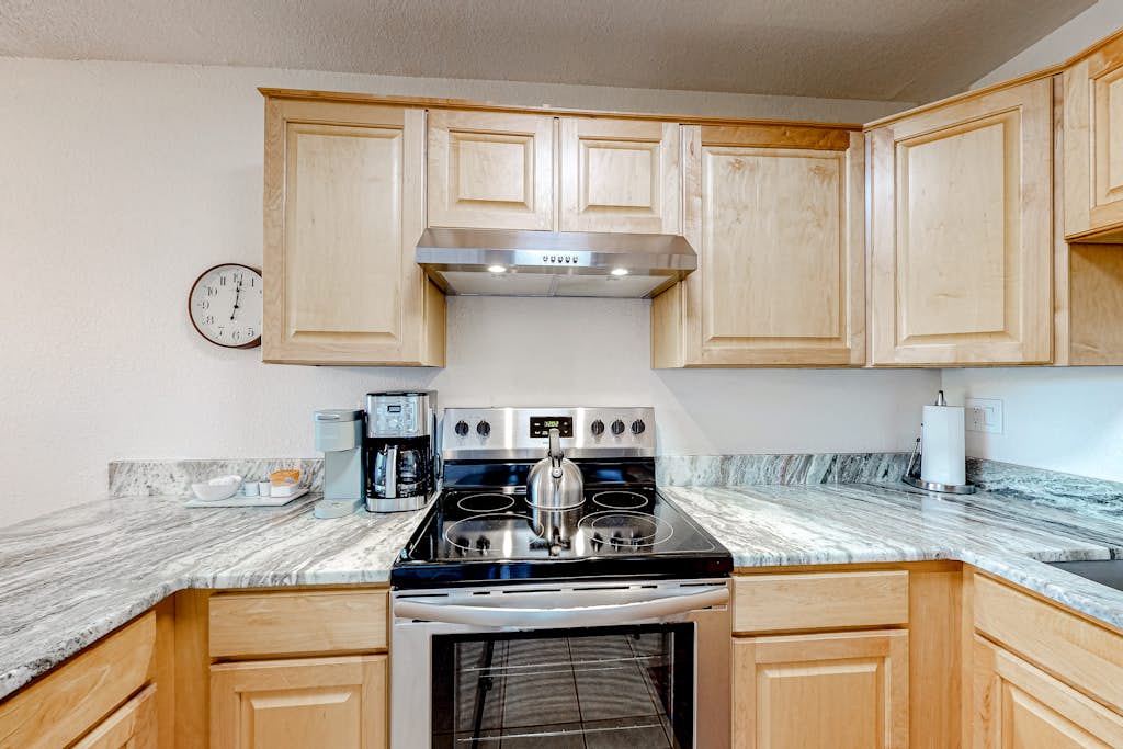 Sunlit condo with central AC, W/D, pools, hot tubs & fitness area