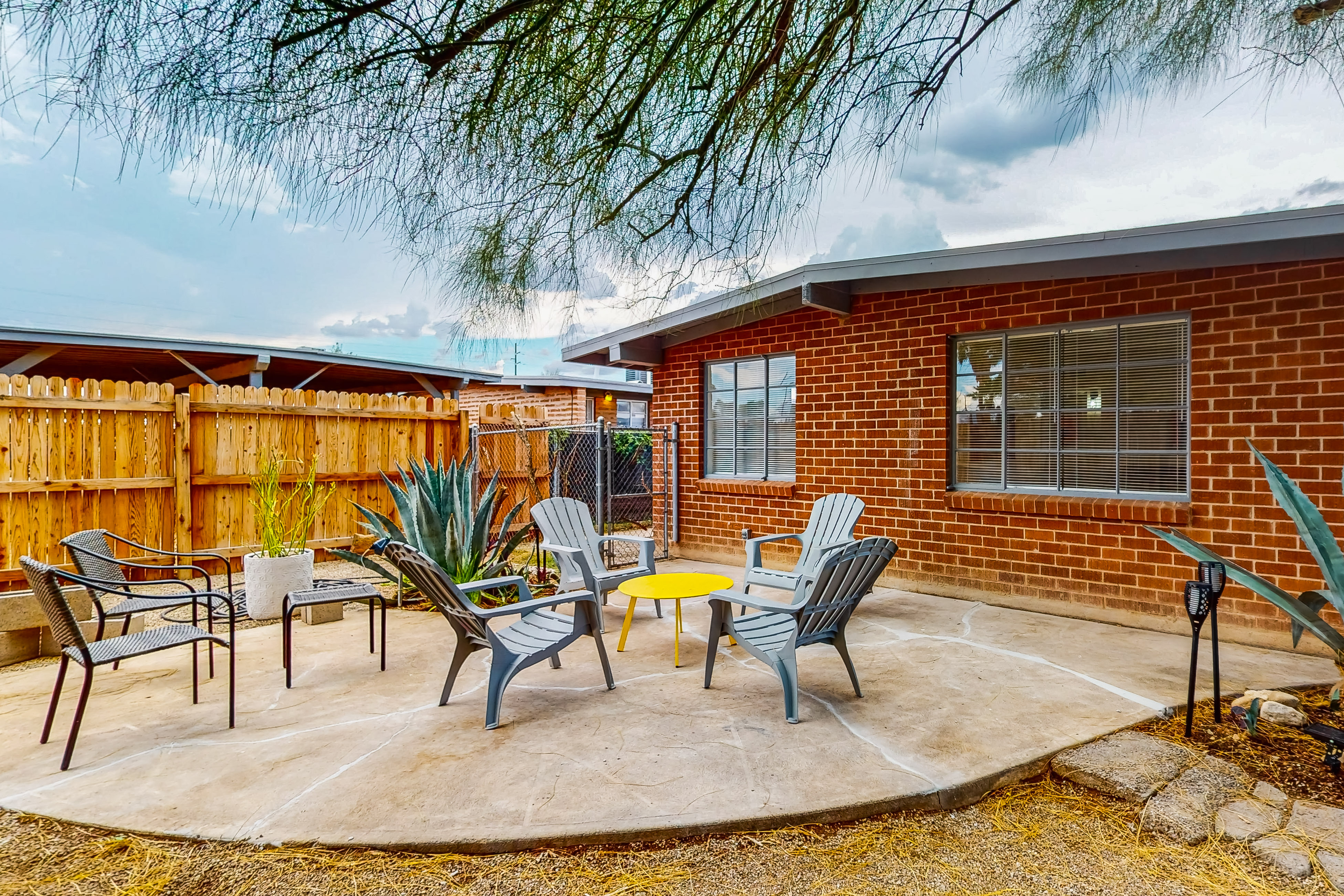 Modern Dog-Friendly SW Retreat w/ Covered Parking & Pastries Delivered To You!!!