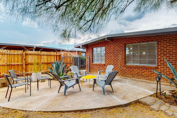 Modern Dog-Friendly SW Retreat w/ Covered Parking & Pastries Delivered To You!!!