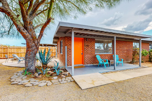 Modern Dog-Friendly SW Retreat w/ Covered Parking & Pastries Delivered To You!!!