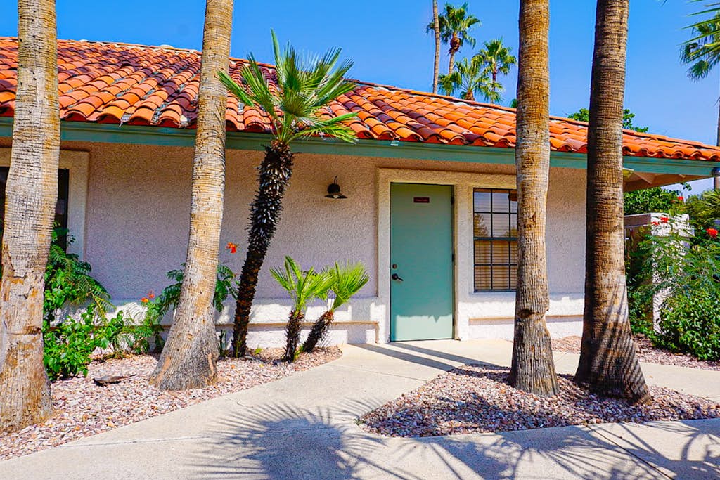 Open & spacious condo with a pool, hot tub, & fitness room - two dogs OK