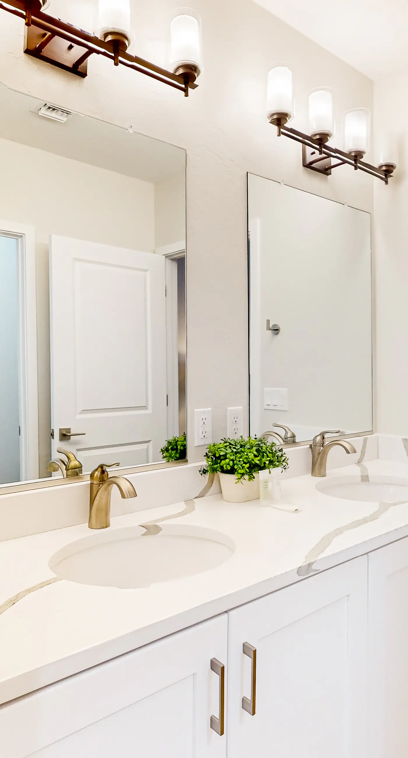 Placita Escondida #100