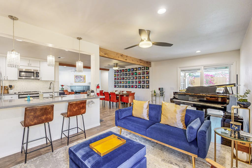 Beautiful Home with private pool & spa stunning mountain views