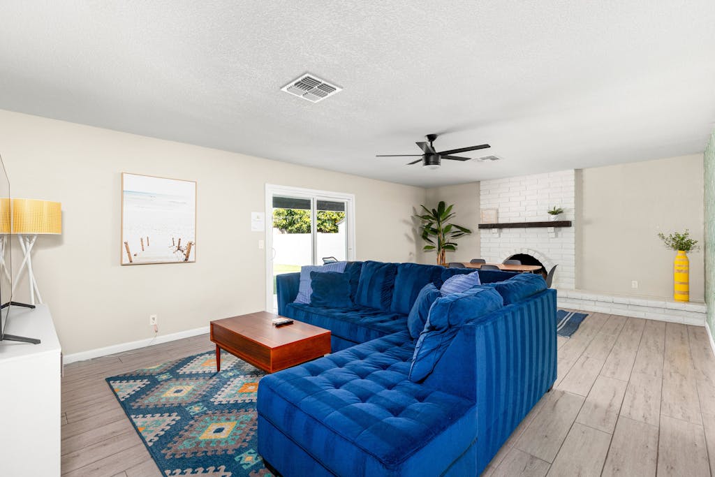 Fun-filled desert oasis with fast WiFi, central AC, private pool & enclosed yard