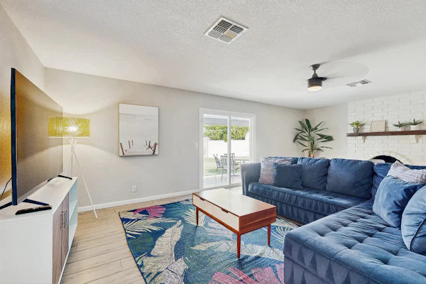 Fun-filled desert oasis with fast WiFi, central AC, private pool & enclosed yard