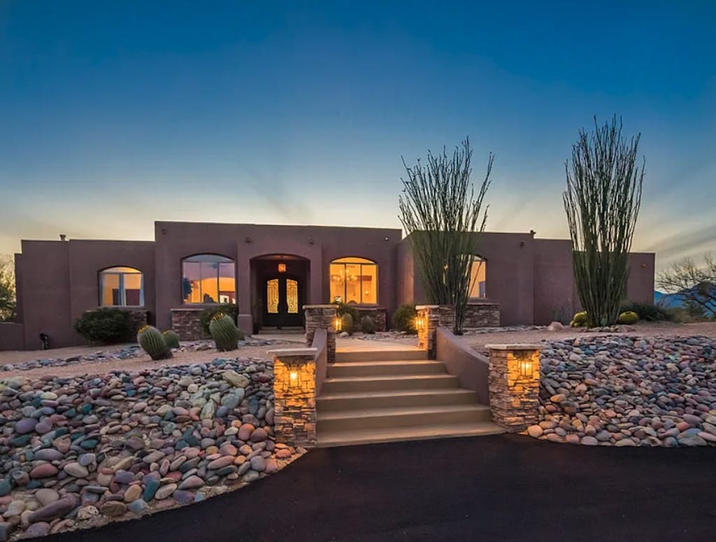 Beautiful mountain view oasis with gourmet kitchen & community pool