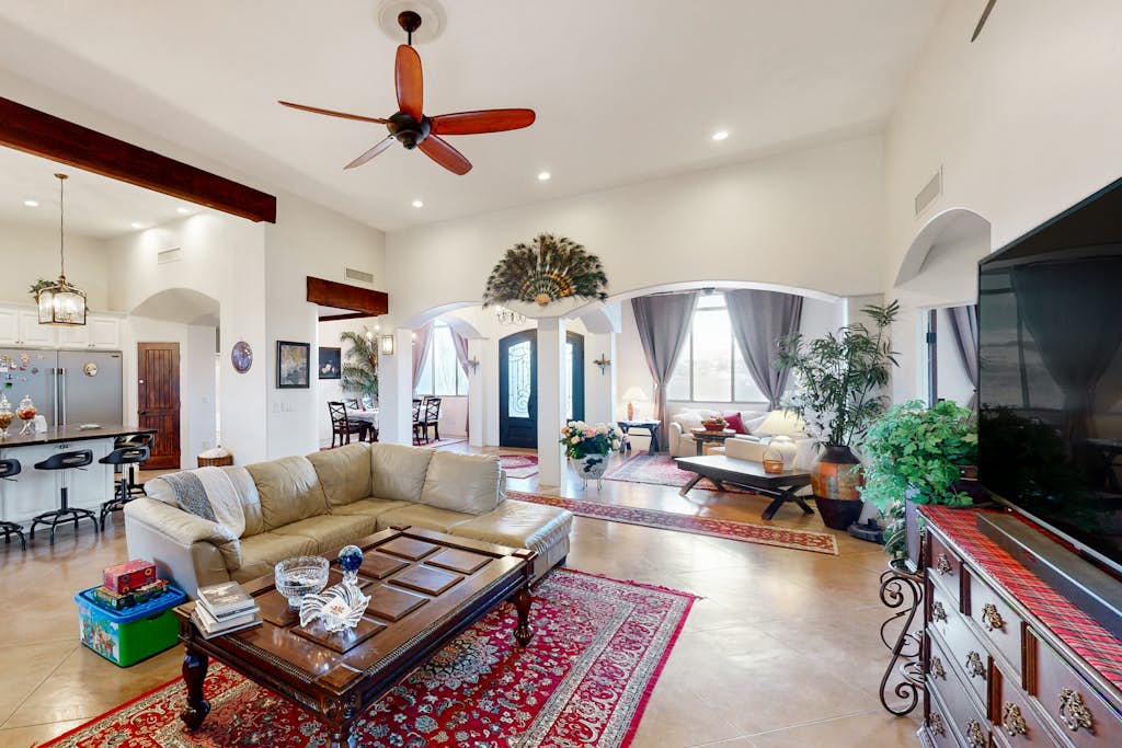 Beautiful mountain view oasis with gourmet kitchen & community pool