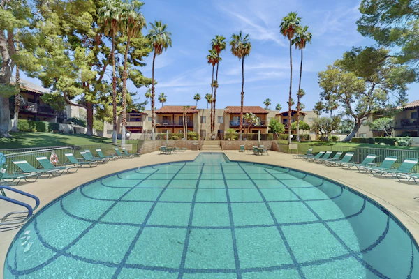 Charming Palm Springs Condo with Breathtaking Views & Resort-Style Comforts.