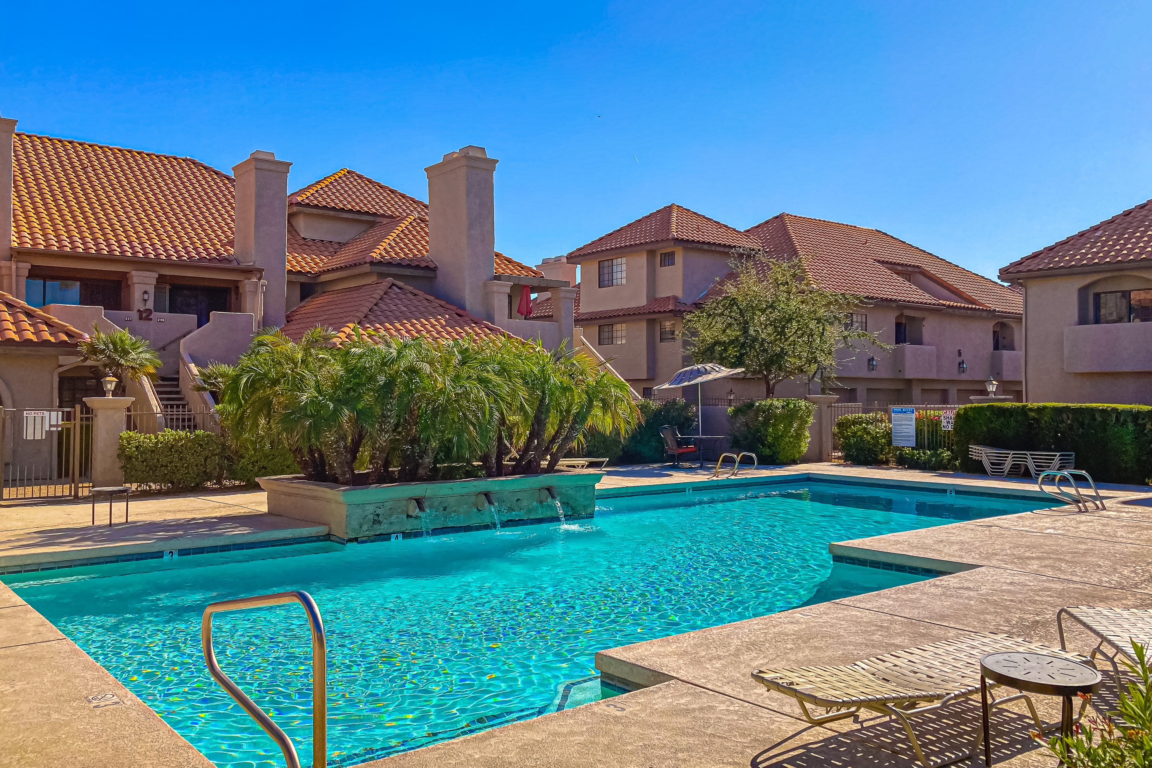 Two-level condo with loft bedroom, pool & hot tub, central A/C