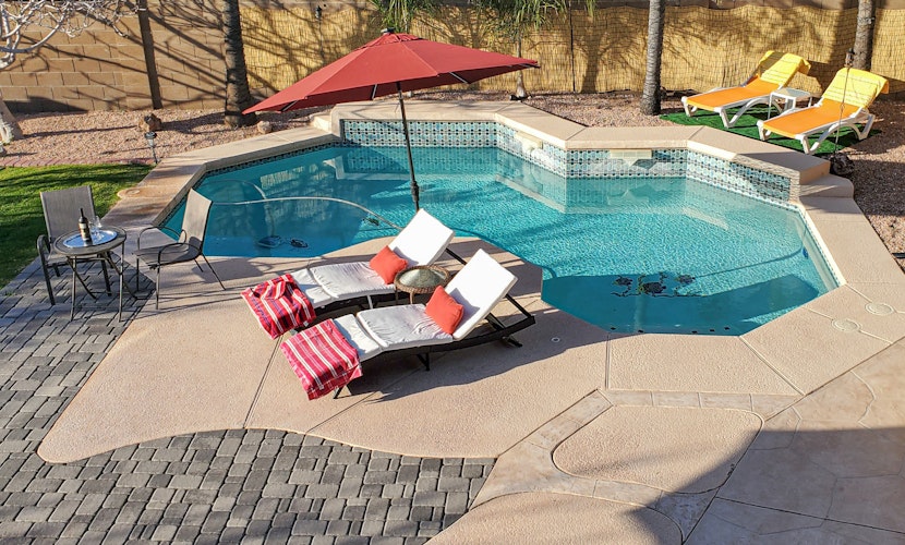 Beautiful home with private pool, W/D, central AC & great locale - dog-friendly