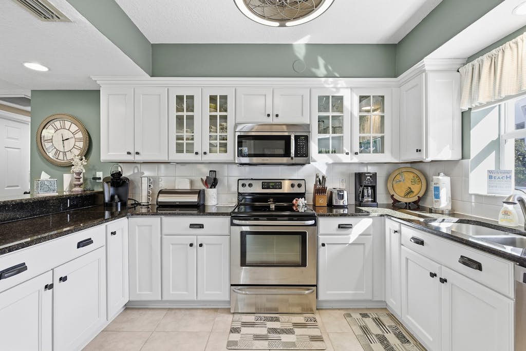 Beautifully Updated Condo w/ 3 Balconies Near No-Drive Beach