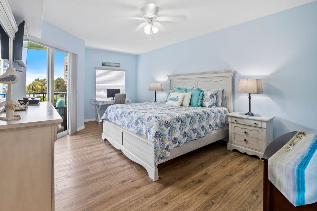 Comfortable OceanWalk Condo w/ Balcony Near Quiet No-Drive Beach