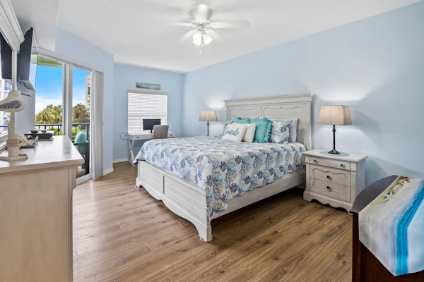 Comfortable OceanWalk Condo w/ Balcony Near Quiet No-Drive Beach