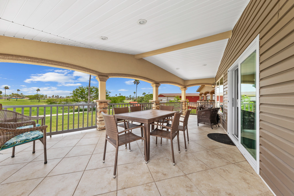 579 Paradise on the Green