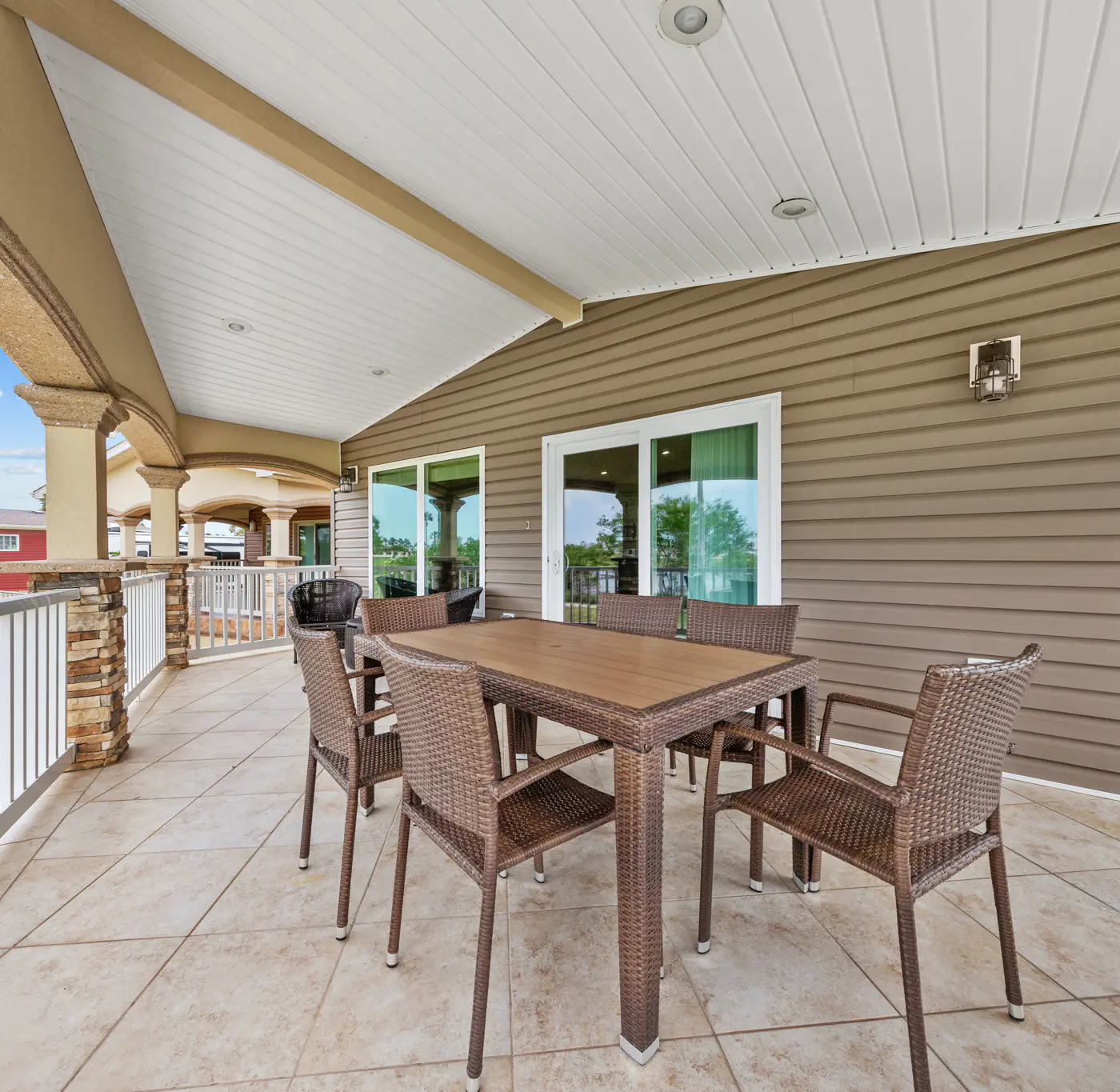 579 Paradise on the Green