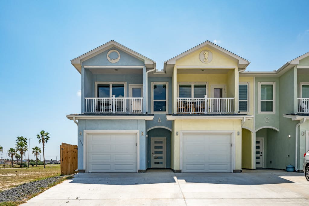 Available for Spring and Summer! Modern Condo with private plunging pool