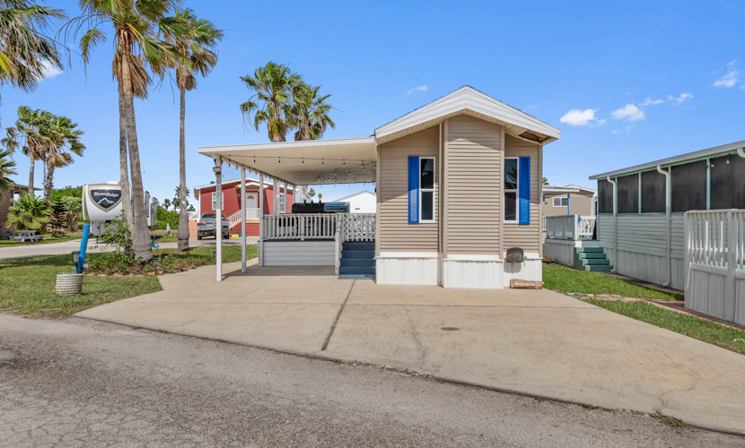 Available for Spring! Casa Azul Cozy One Bedroom 607