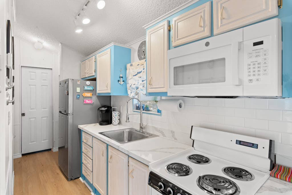 Available for Spring! Casa Azul Cozy One Bedroom 607