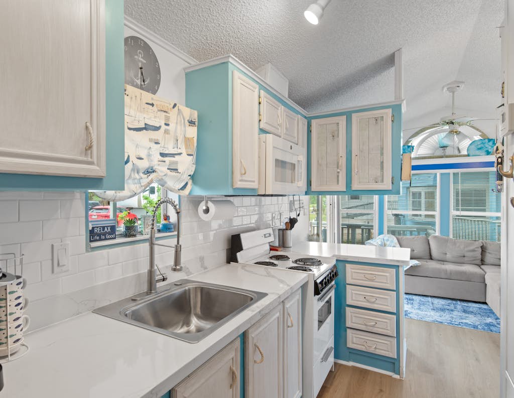 Available for Spring! Casa Azul Cozy One Bedroom 607