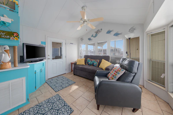 Available for Spring! 186 Little Breeze Cottage on the Water