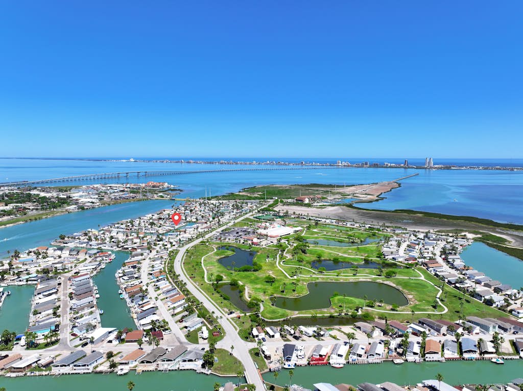 Available for Spring! 186 Little Breeze Cottage on the Water