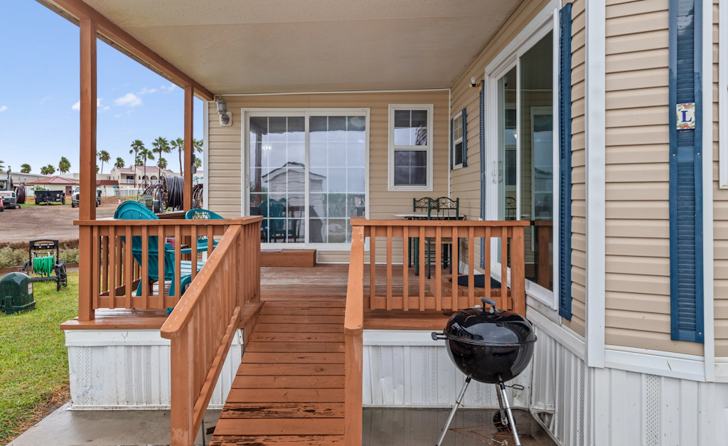 Cozy Coastal Stay Lot L