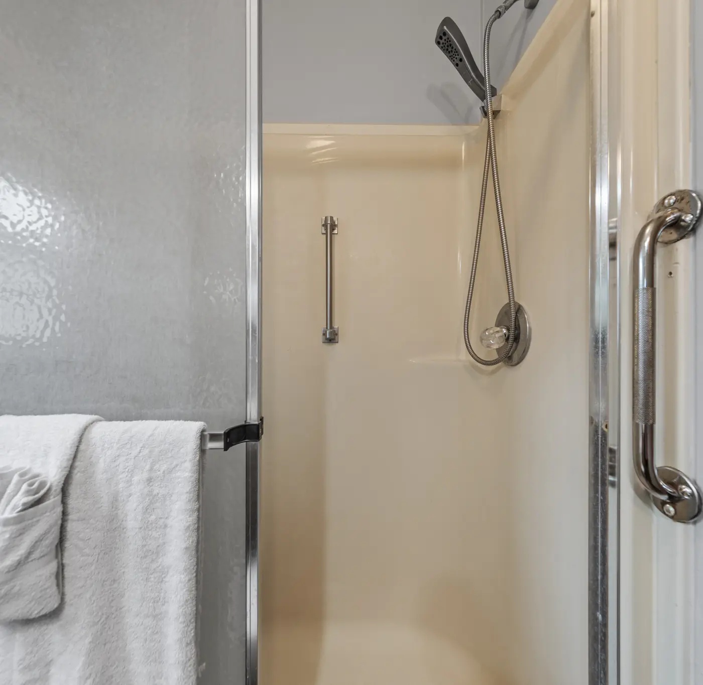 Cozy Coastal Stay Lot L