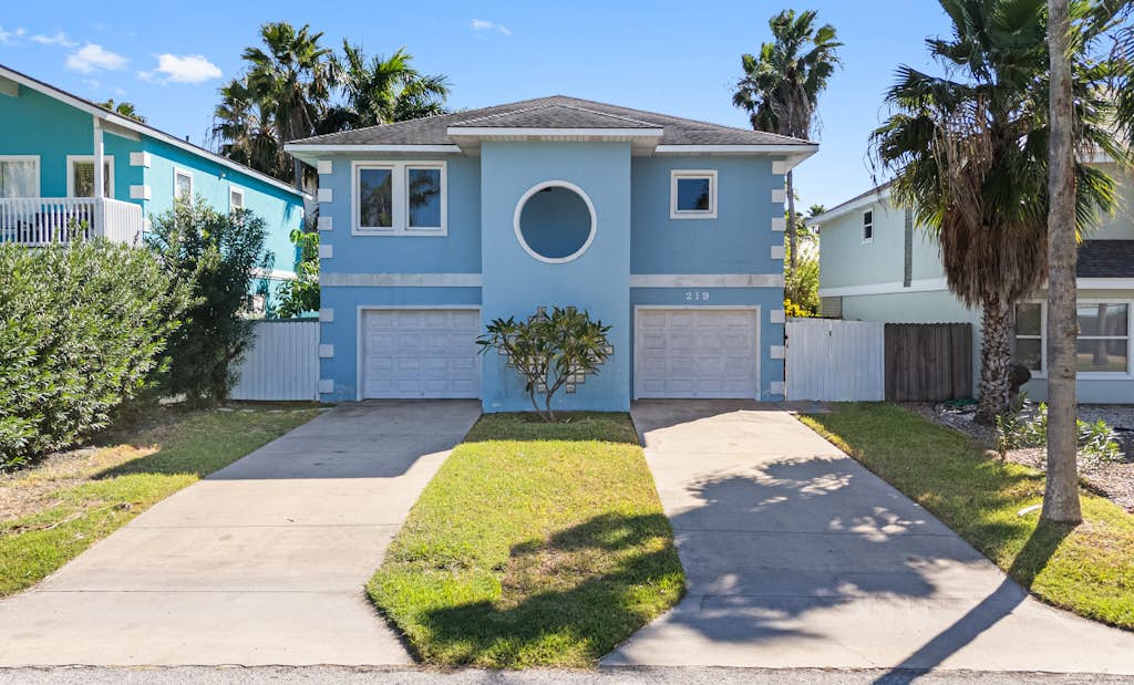 Spacious 4BR home in South Padre Island, perfect for family getaways!