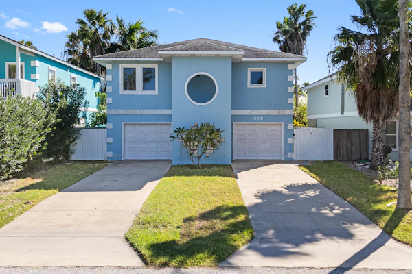 Spacious 4BR home in South Padre Island, perfect for family getaways!