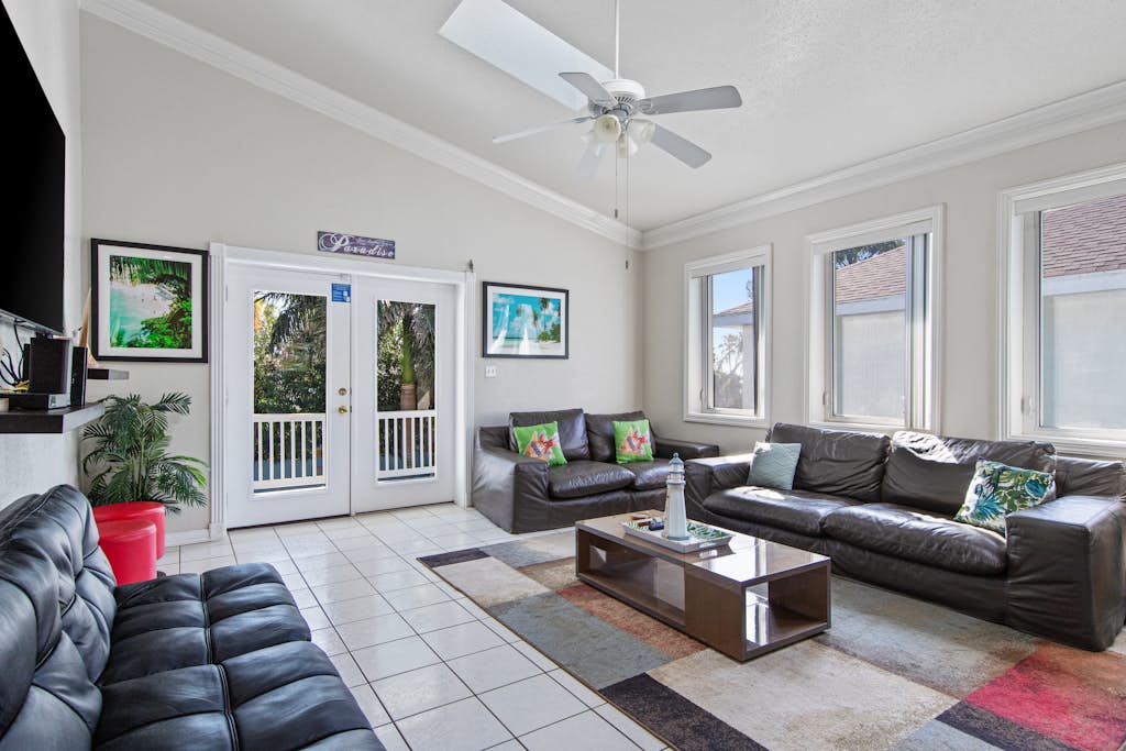 Spacious 4BR home in South Padre Island, perfect for family getaways!