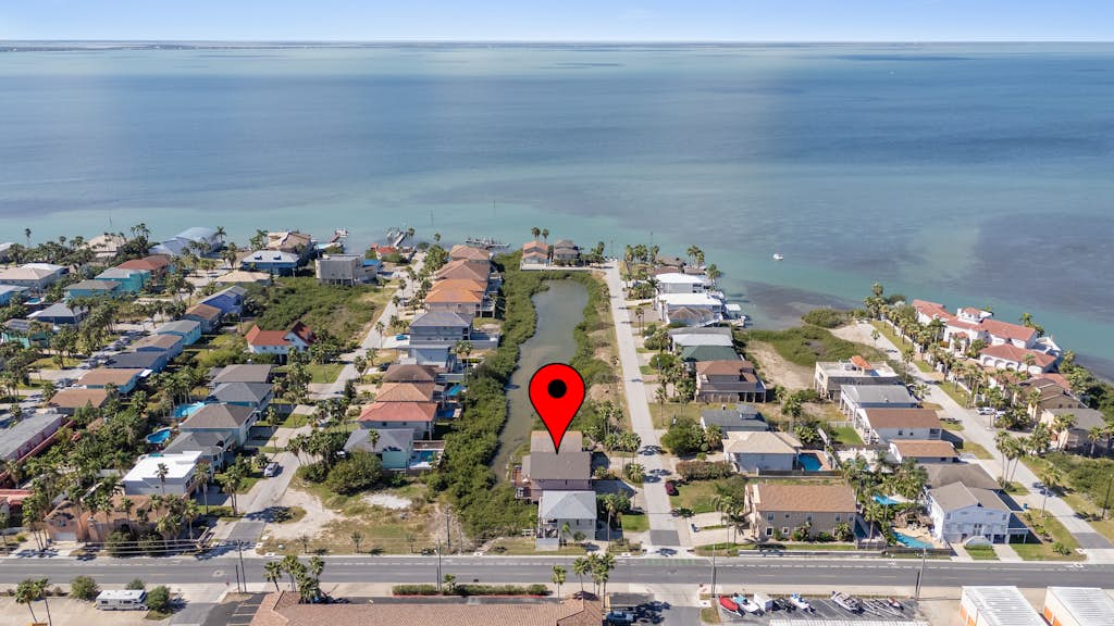 Spacious 5BR home in South Padre Island, perfect for family getaways.