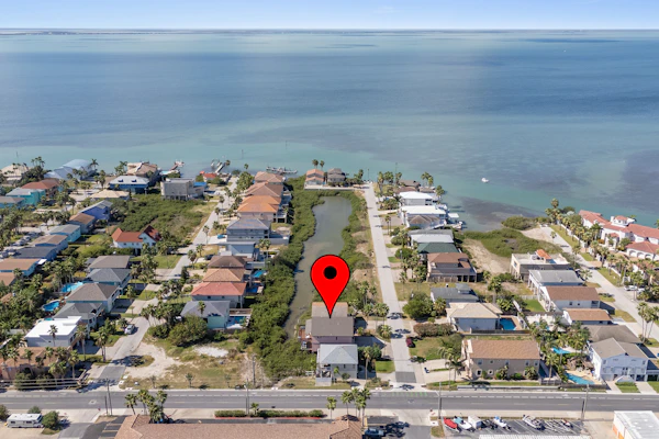 Spacious 5BR home in South Padre Island, perfect for family getaways.