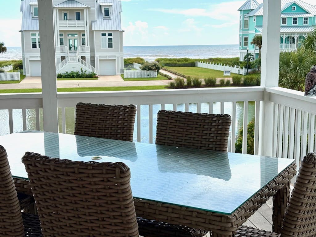 The Beachside Villa - Ocean Views, Sleeps 8