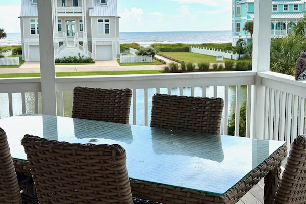 The Beachside Villa - Ocean Views, Sleeps 8