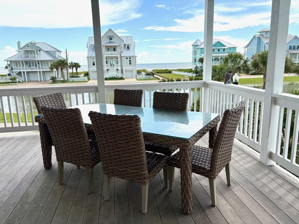 The Beachside Villa - Ocean Views, Sleeps 8