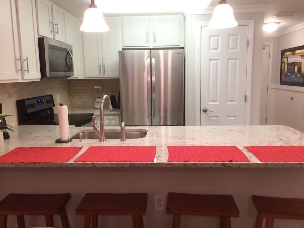 Gulf Front condo with Pools, Beach access and Gym