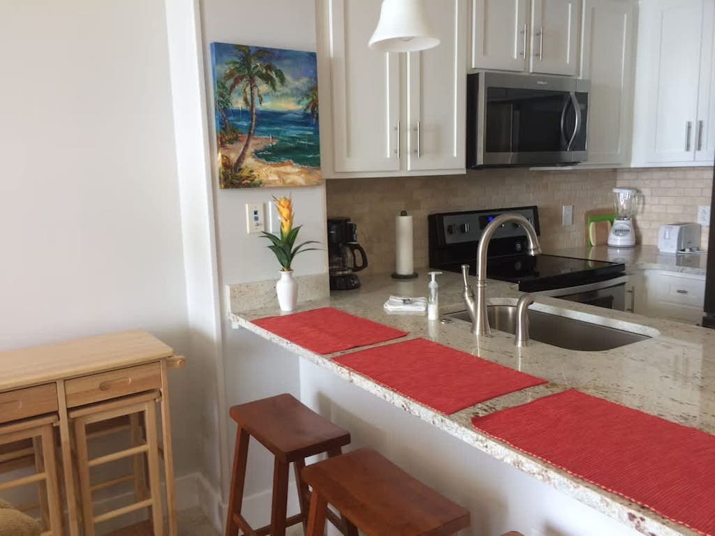 Gulf Front condo with Pools, Beach access and Gym