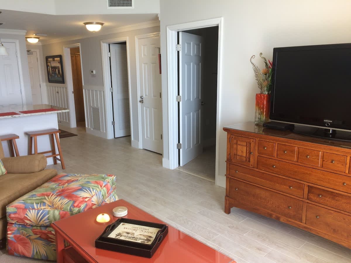 Gulf Front condo with Pools, Beach access and Gym