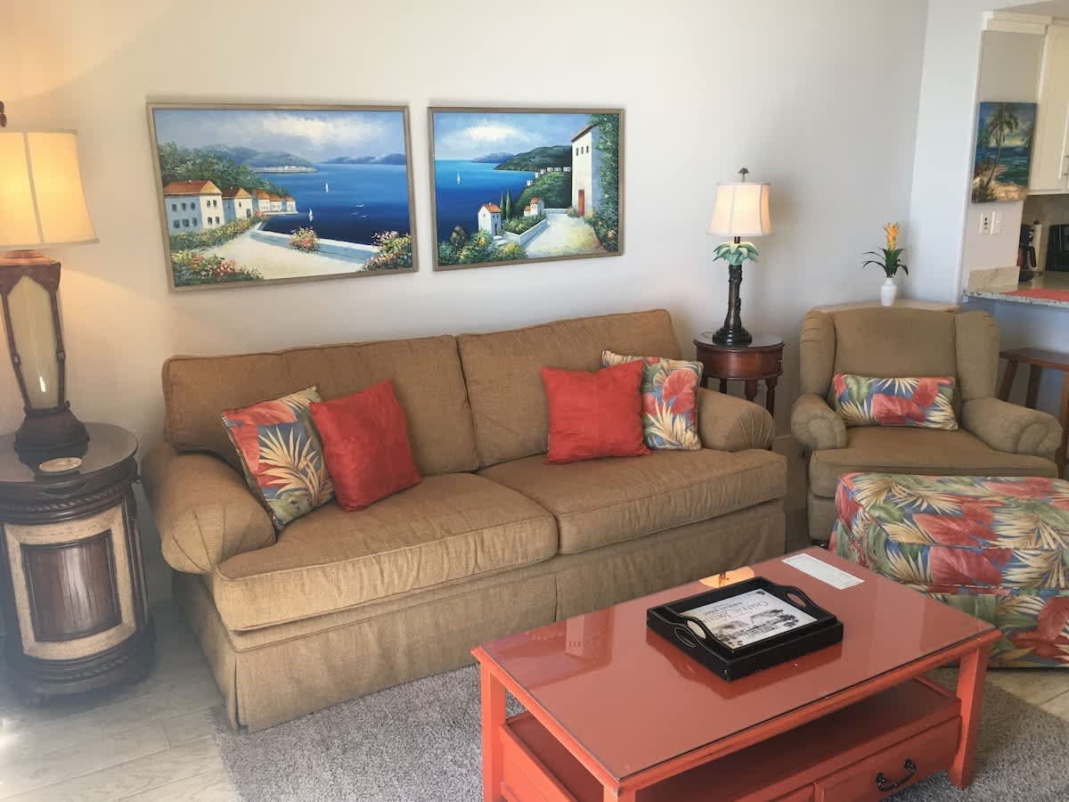 Gulf Front condo with Pools, Beach access and Gym
