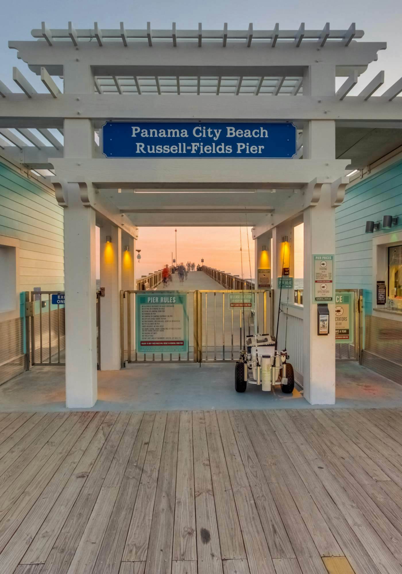 Gulf Front condo with Pools, Beach access and Gym