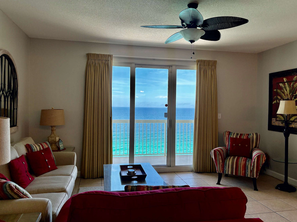 Coastal Beach Front with Pools, Beach access, Gym