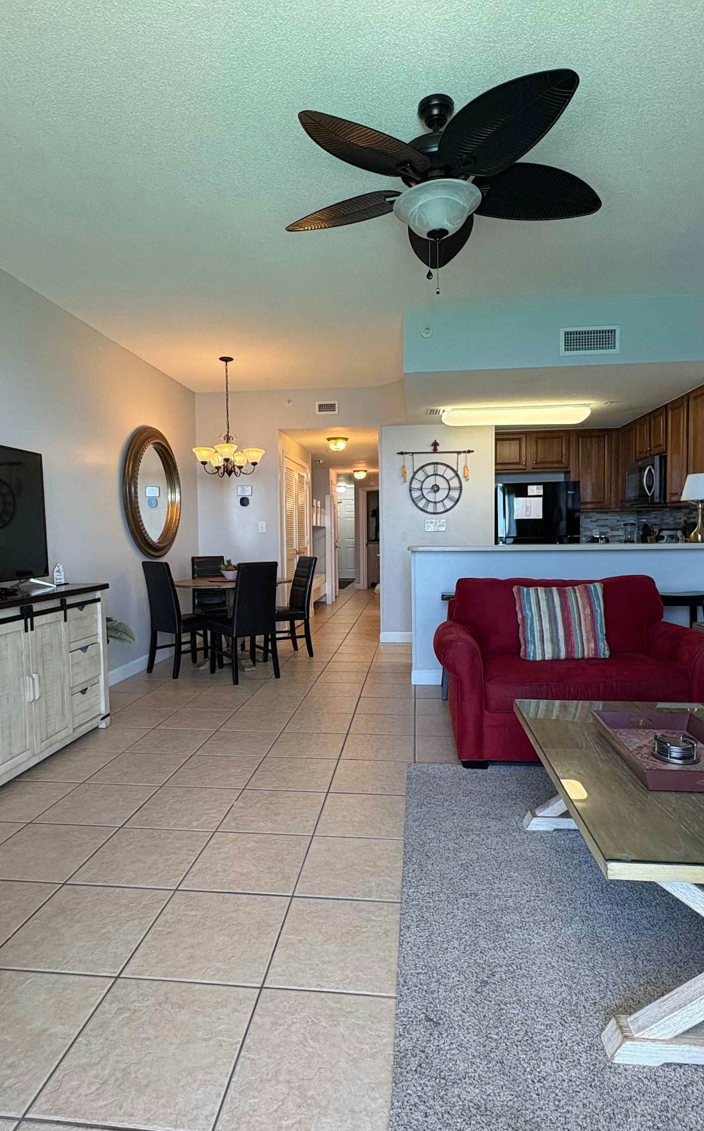 Coastal Beach Front with Pools, Beach access, Gym