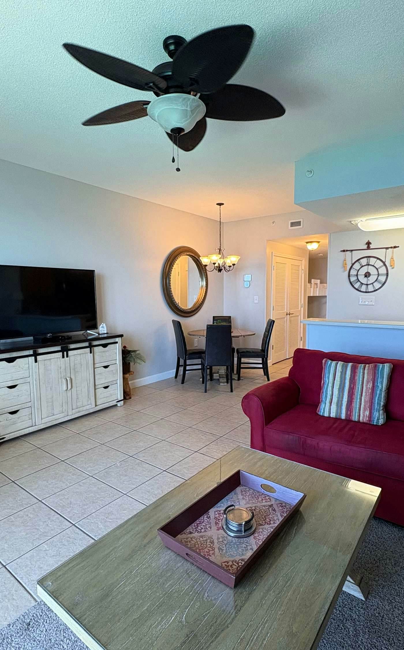 Coastal Beach Front with Pools, Beach access, Gym