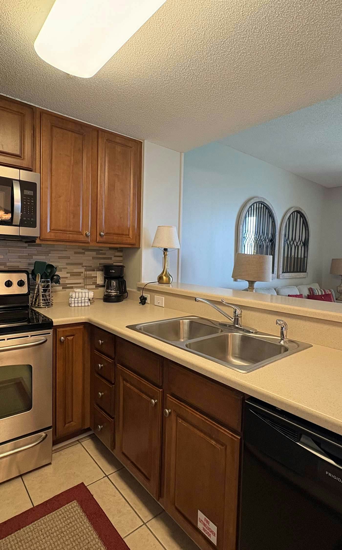 Coastal Beach Front with Pools, Beach access, Gym