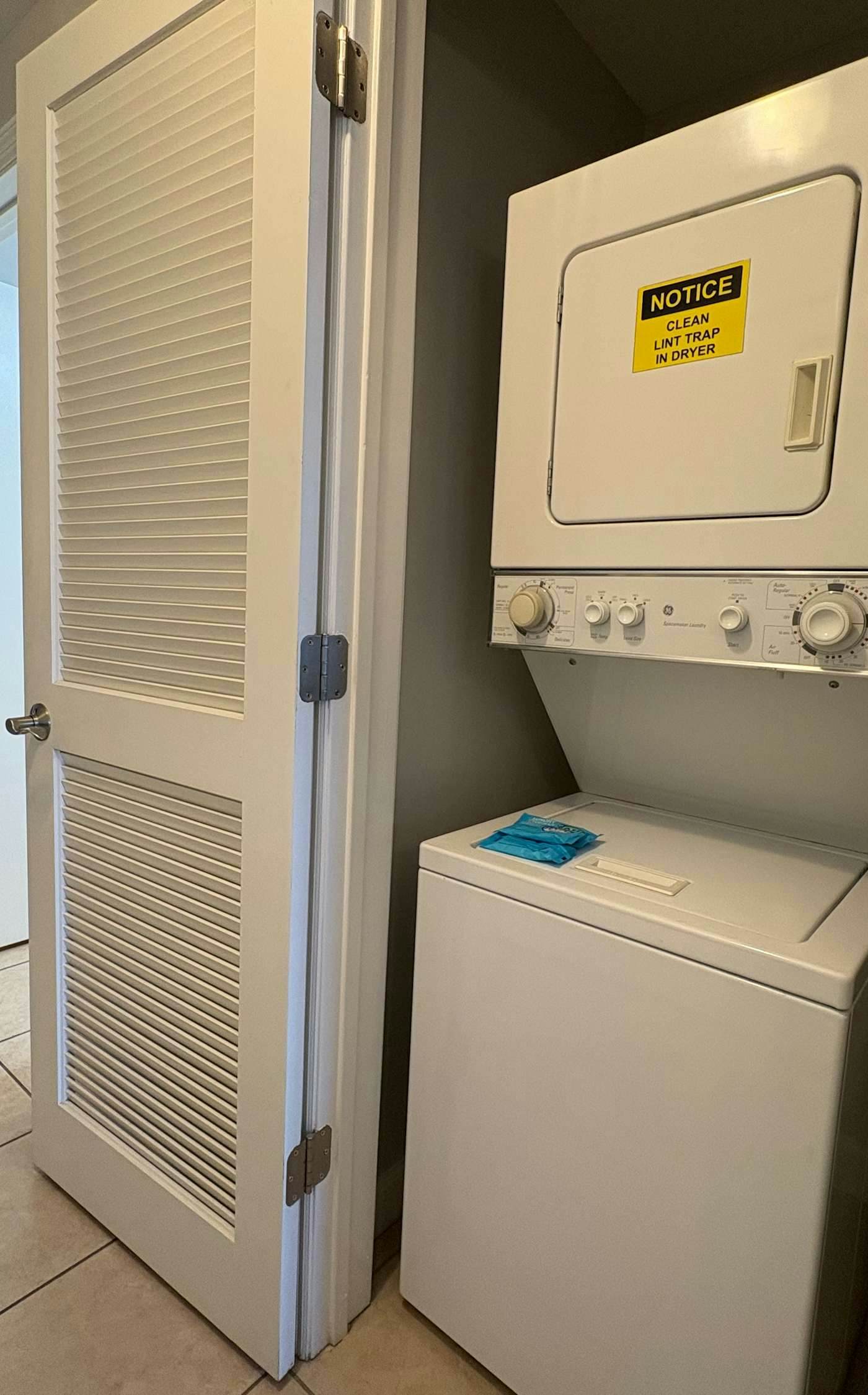 Coastal Beach Front with Pools, Beach access, Gym