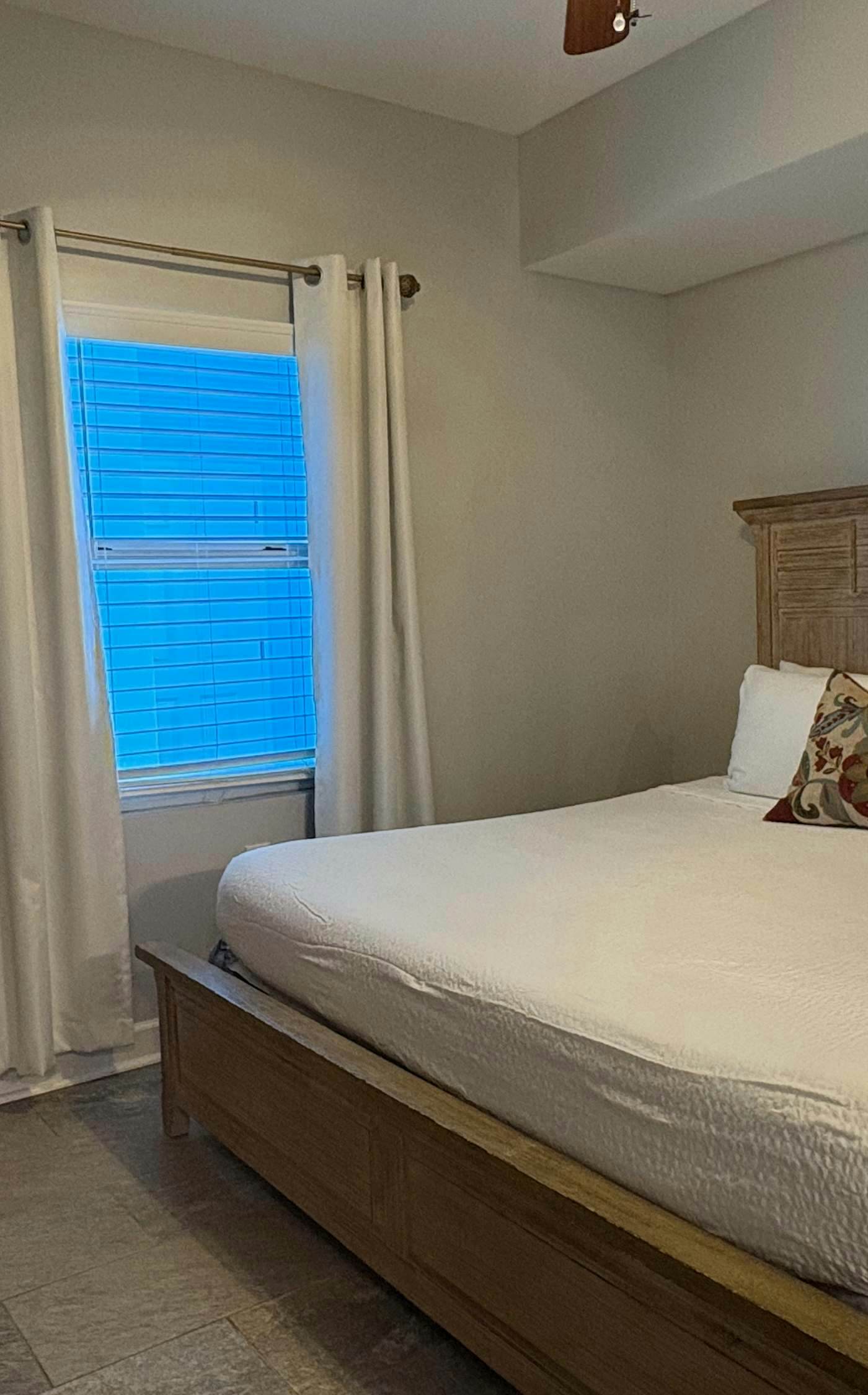 Coastal Beach Front with Pools, Beach access, Gym