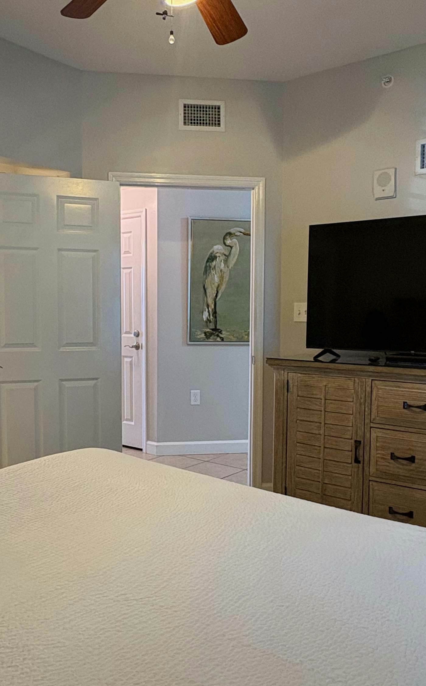 Coastal Beach Front with Pools, Beach access, Gym