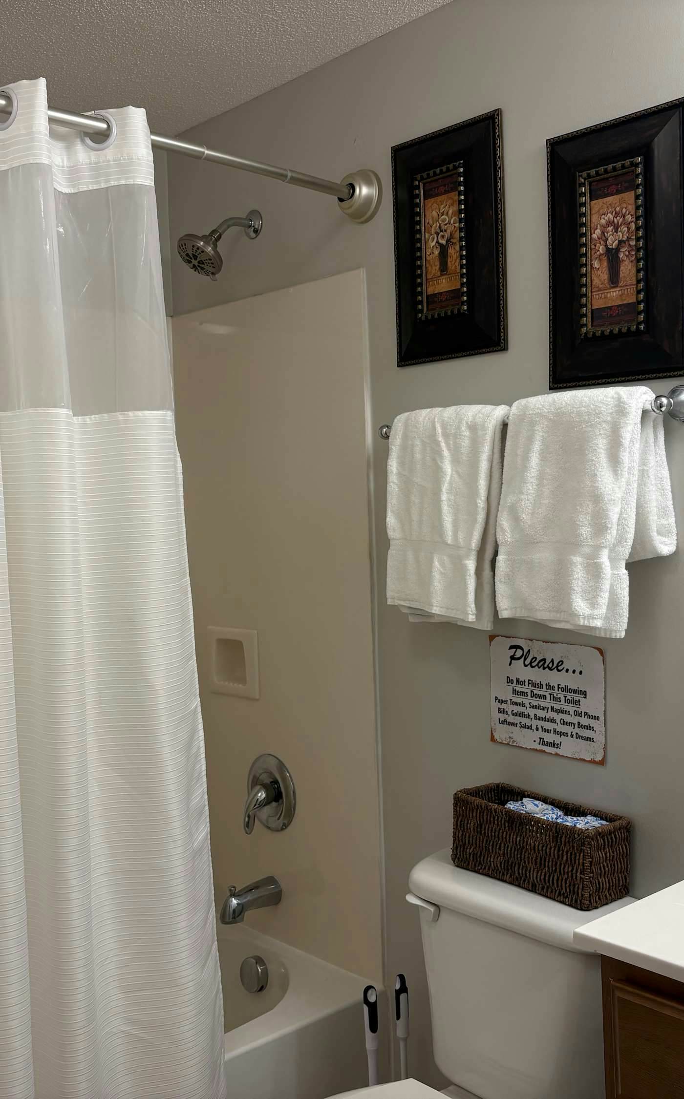 Coastal Beach Front with Pools, Beach access, Gym