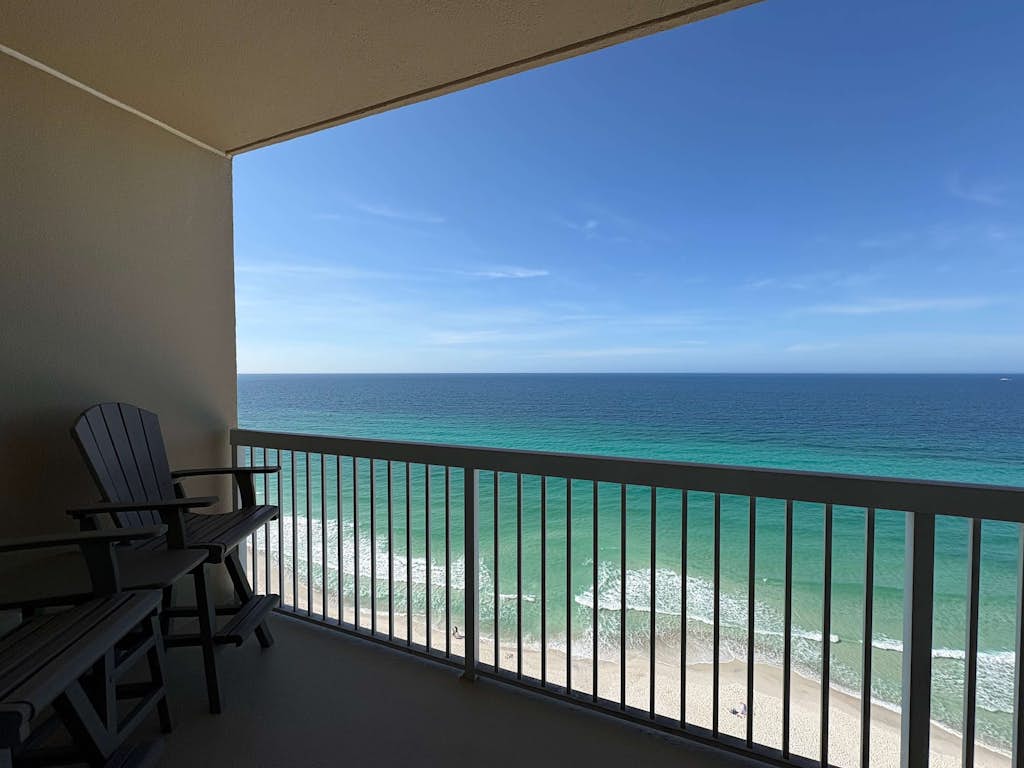 Coastal Beach Front with Pools, Beach access, Gym